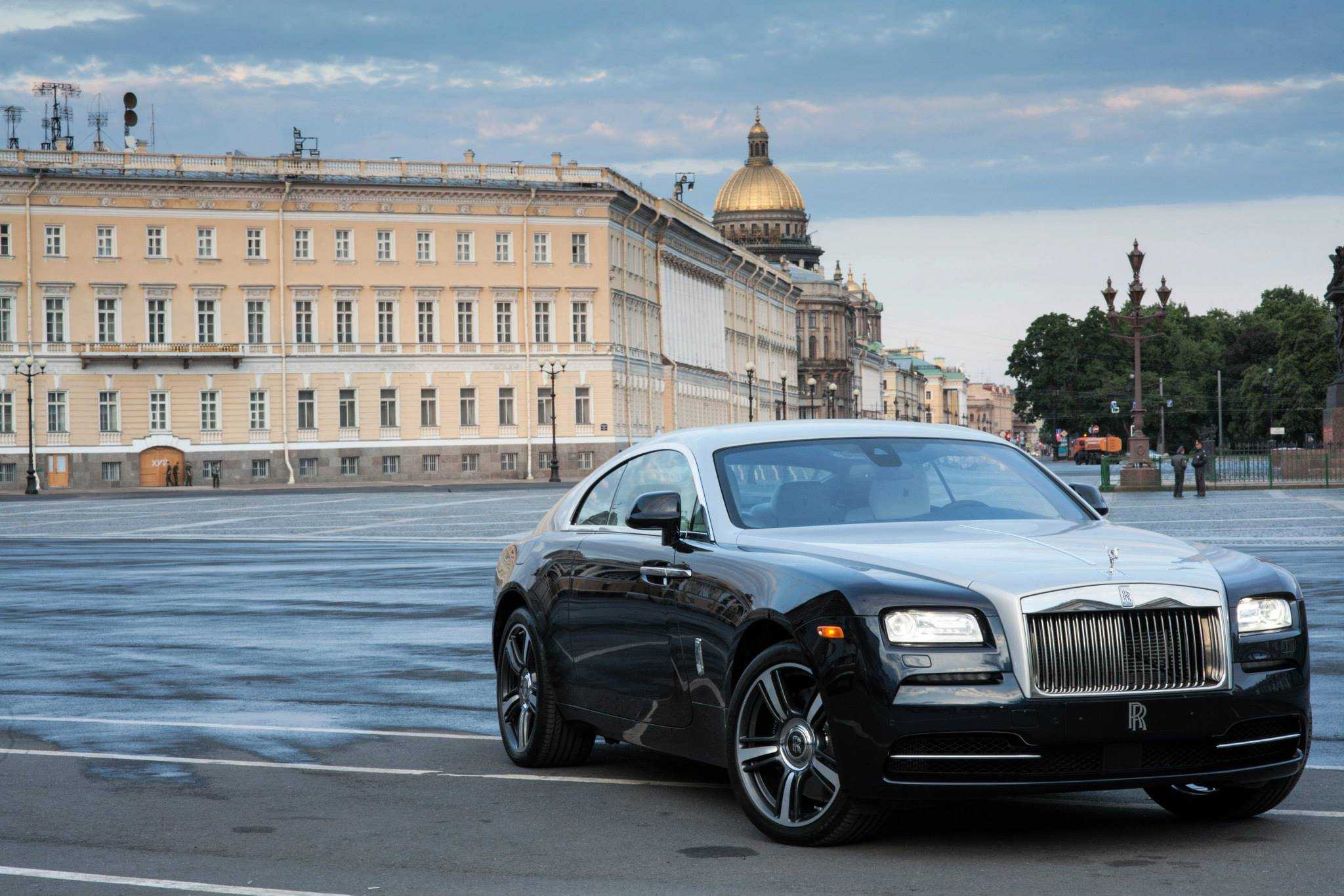 Автомобили в спб. Роллс Ройс в Питере. Роллс Ройс Валеев Санкт-Петербург. Роллс Ройс малая морская. Машины в Питере.