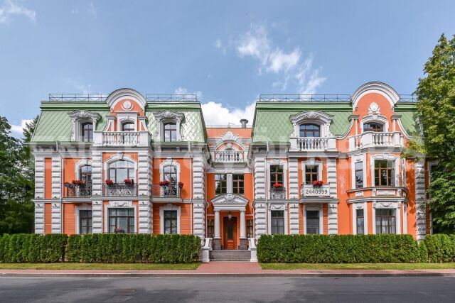 Клубный дом Del’Arte - резиденция с изысканным эркером и французскими балконами в тишине каменного острова