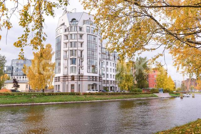 Петровский пр.,1 - панорамный вид на парк и водную гладь