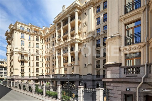 «Фонтанка, 76» – квартира с авторским дизайном в стиле неоклассика