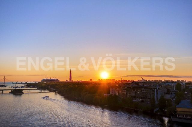 Ждановская ул., 45 – пентхаус с террасой и видом на акваторию Малой Невки и парки Крестовского острова