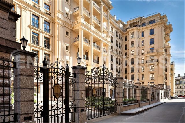 «Фонтанка, 76» – элегантная квартира в самом сердце Петербурга