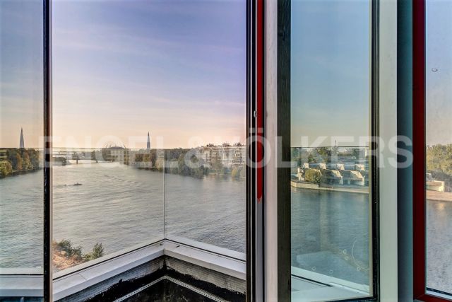 Ждановская, 45 – городская резиденция с шестью спальнями и панорамными видами