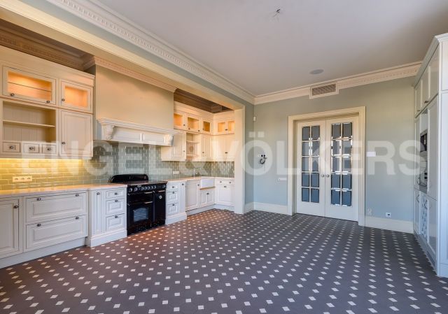 «Резиденция на Крестовском» – комфортная классика для большой семьи