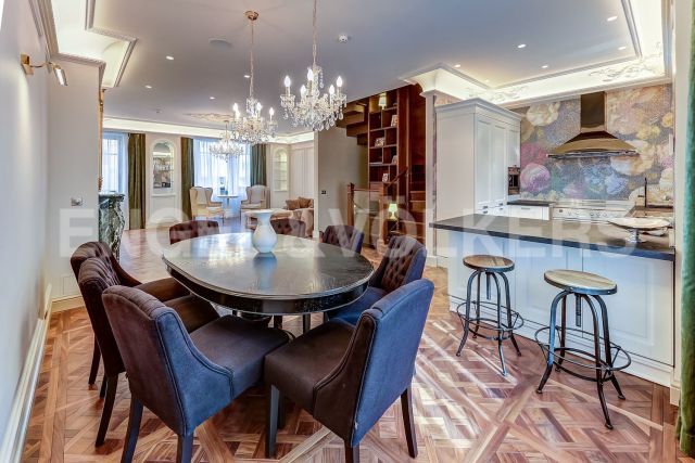 «Графский Пруд» - элегантная резиденция с видом на парк в Коломягах