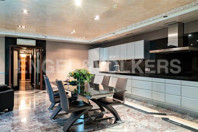 Гангутская, 8 – клубный дом «Монплезир» у Летнего сада