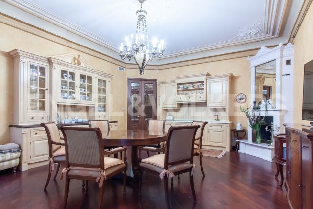 Суворовский пр, 57 – изысканность и вкус около Таврического сада