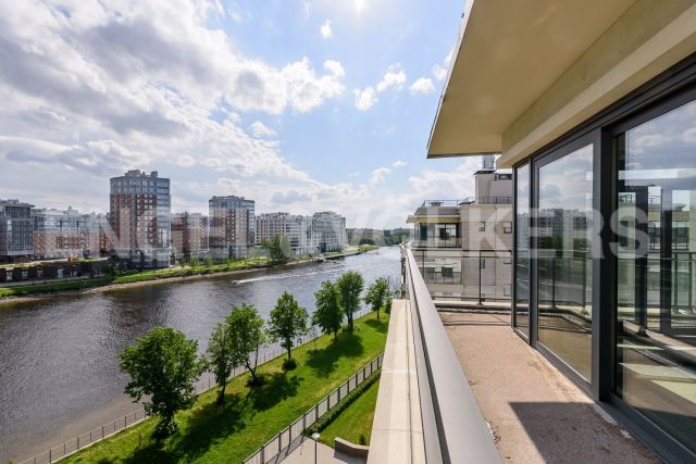 Крестовский De Luxe – пентхаус с видом на панораму акватории реки М. Невки