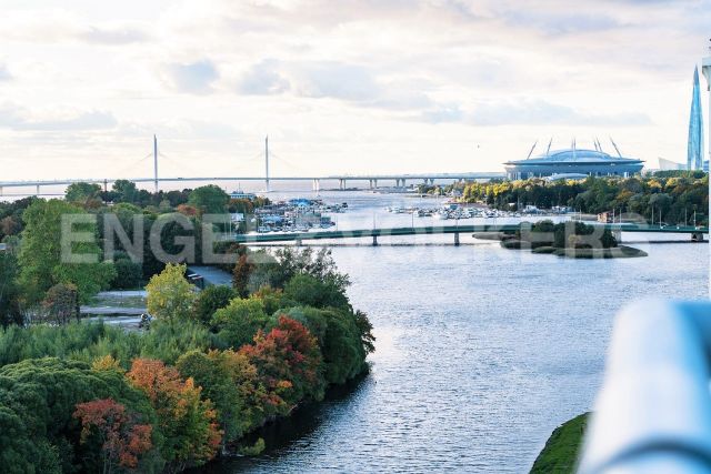 Ждановская, 45 – семейная квартира с видовой террасой 