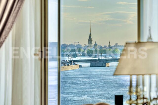 Воскресенская наб., 4 – изысканная неоклассика с панорамой исторического Петербурга