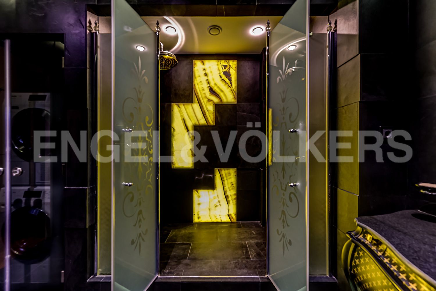Морской пр., д. 33, лит. А Оникс с подсветкой в интерьере ванной комнаты