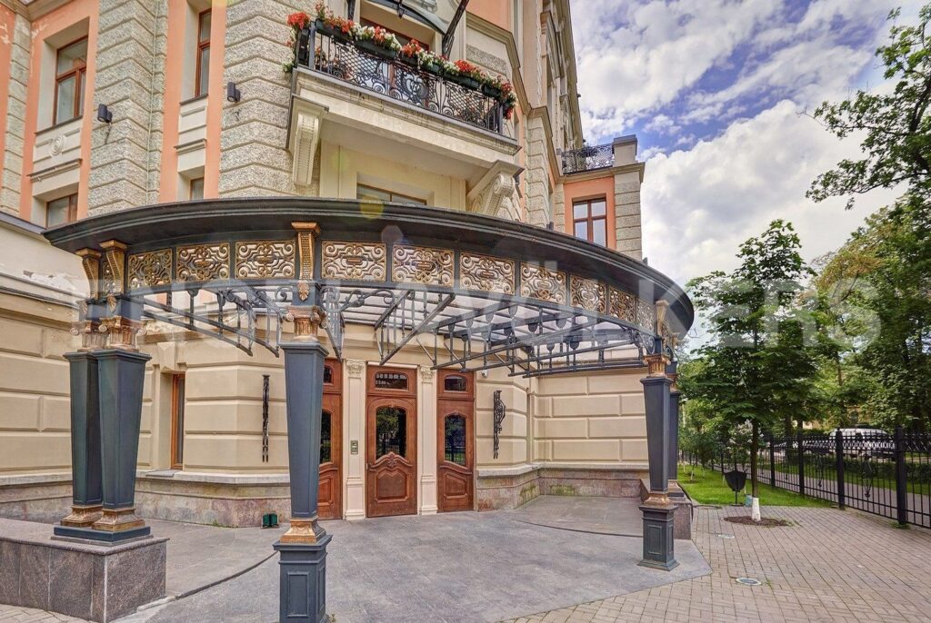 пр. Динамо, 12 Парадный вход